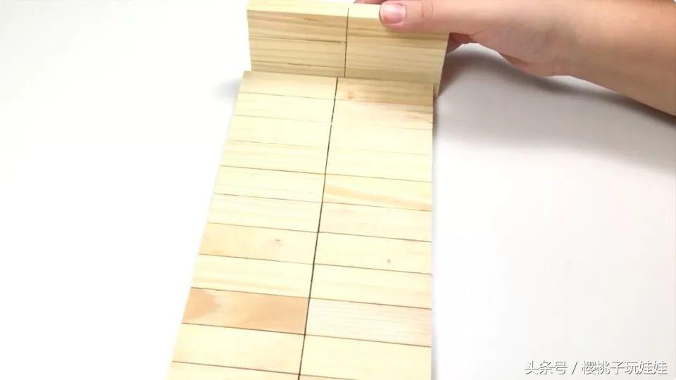 手工diy给芭比娃娃做床,手工芭比娃娃的床怎么做