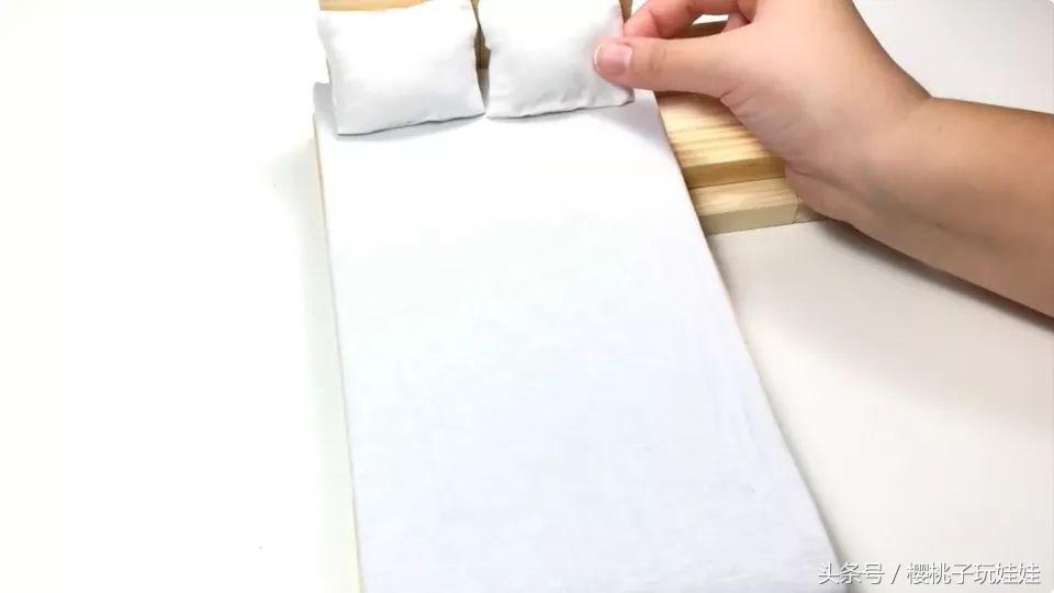 手工diy给芭比娃娃做床,手工芭比娃娃的床怎么做