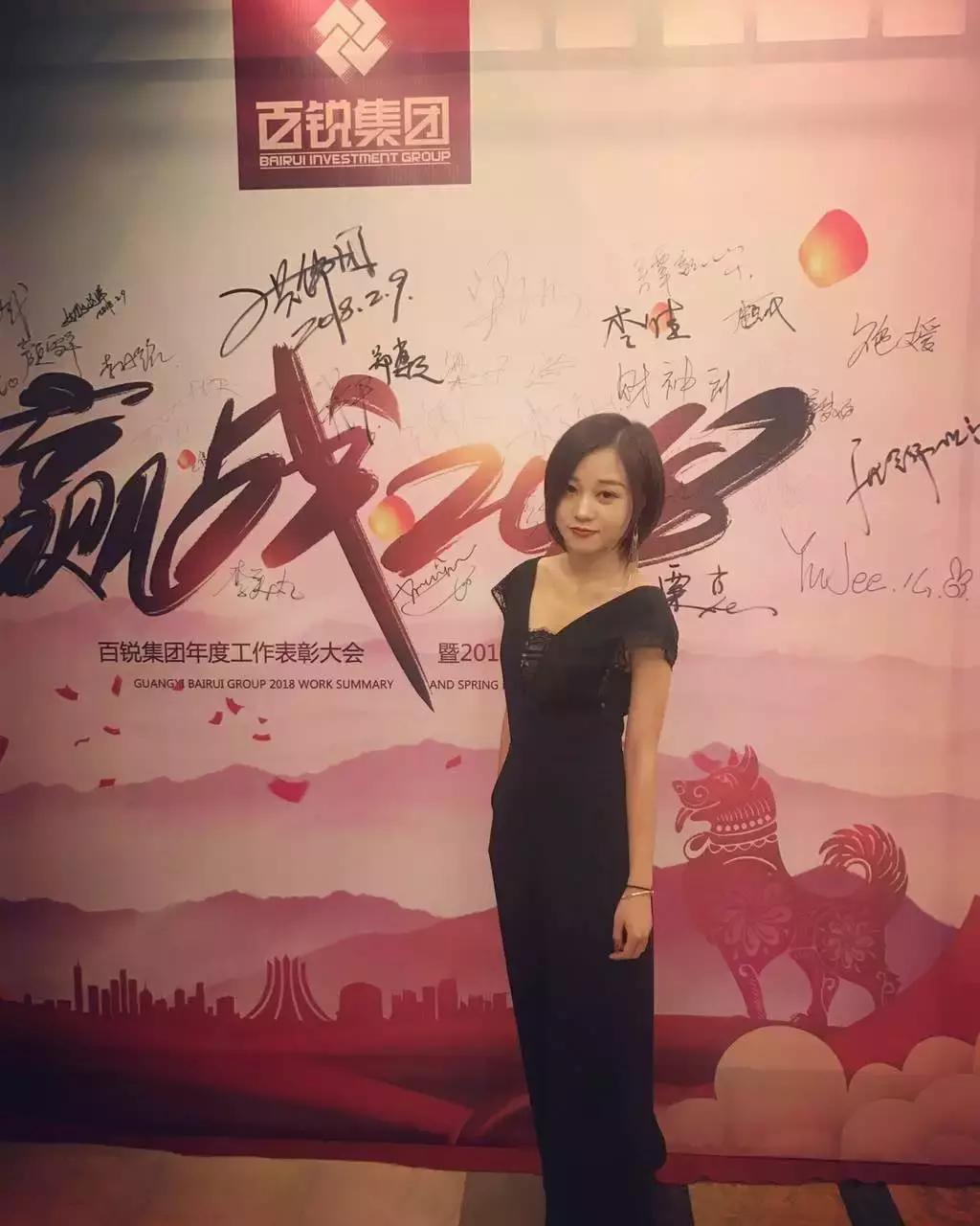 今日为大家曝光这群一年365天天天盆友圈发美食的“小婊砸”们