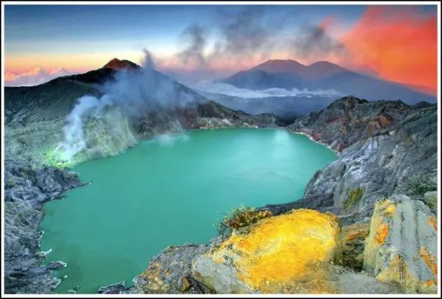 终极火山体验：在爪哇之巅，遇见蓝色地狱之火