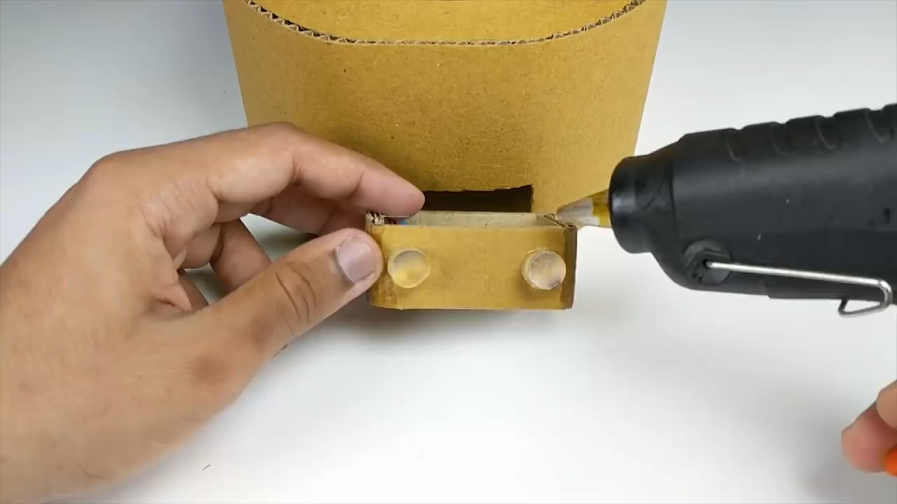 手工制作饮水机教程不用塑料水瓶,塑料瓶做饮水机简单的方法