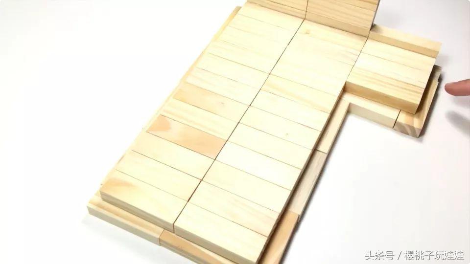 手工diy给芭比娃娃做床,手工芭比娃娃的床怎么做