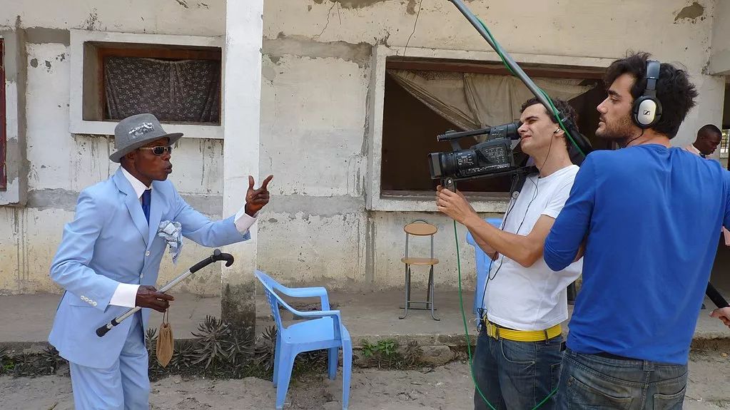 非洲贫民窟的时尚经：即使住最破的垃圾堆里，也穿着最骚的阿玛尼