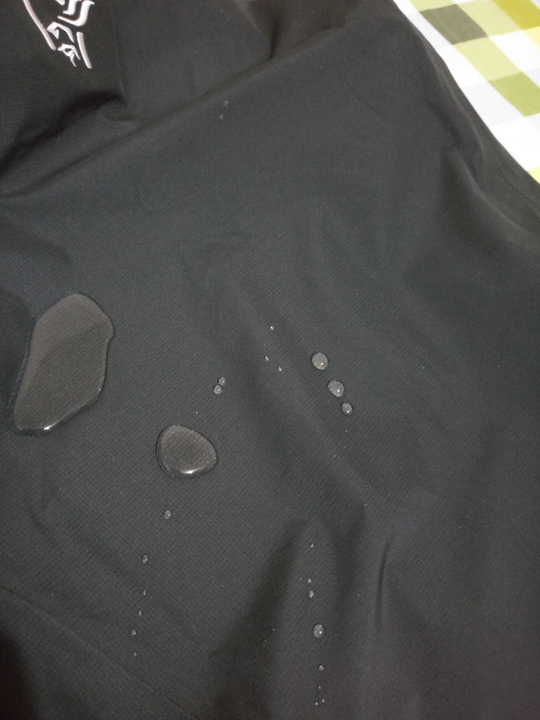 性能媲美始祖鸟的冲锋衣,除了始祖鸟还有哪些冲锋衣能够买