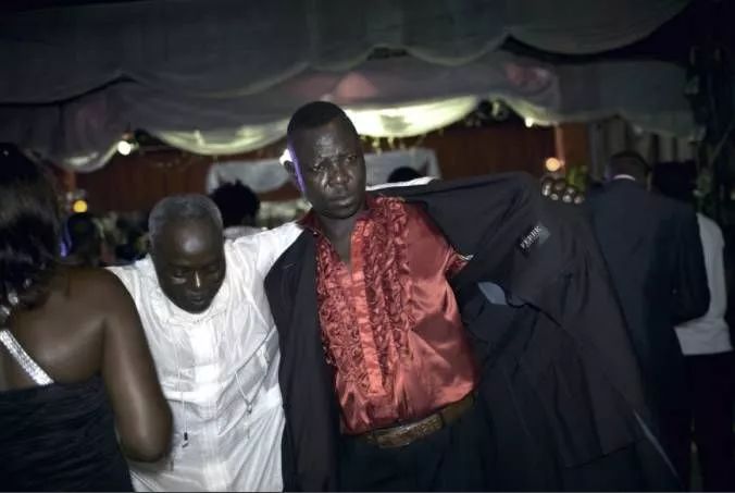 非洲贫民窟的时尚经：即使住最破的垃圾堆里，也穿着最骚的阿玛尼