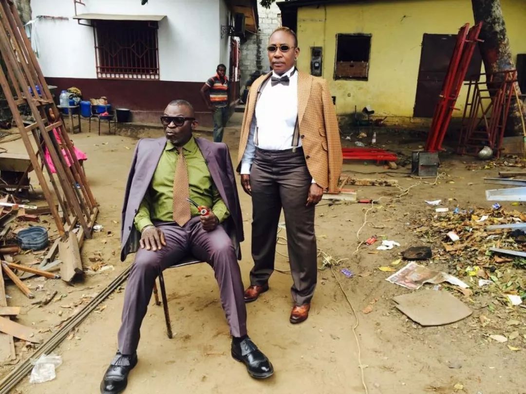 非洲贫民窟的时尚经：即使住最破的垃圾堆里，也穿着最骚的阿玛尼