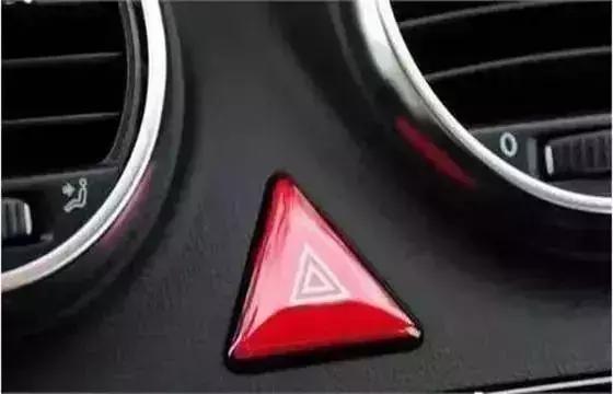 自动挡刹车失灵能够拉手刹吗,拉手刹开车刹车失灵后会自己好吗