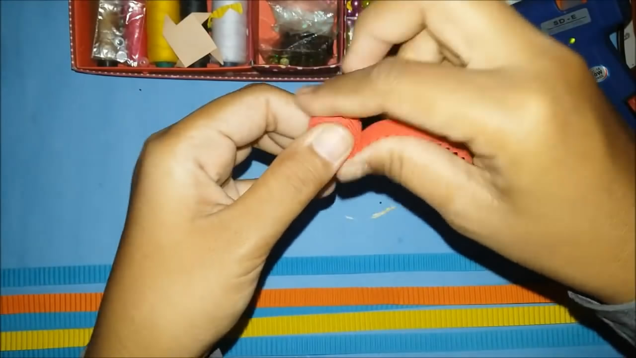 用卫生纸做的毛毛虫简单又好看,儿童手工纸做毛毛虫