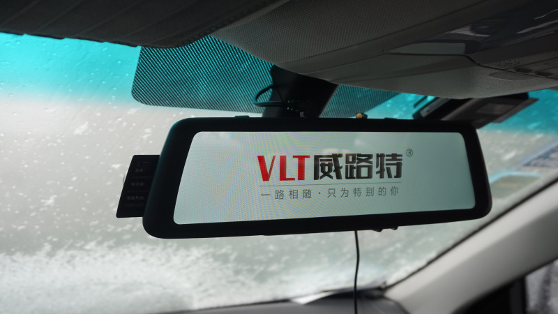 全面屏与后视镜的组合，威路特M8带来更安全的行车体验