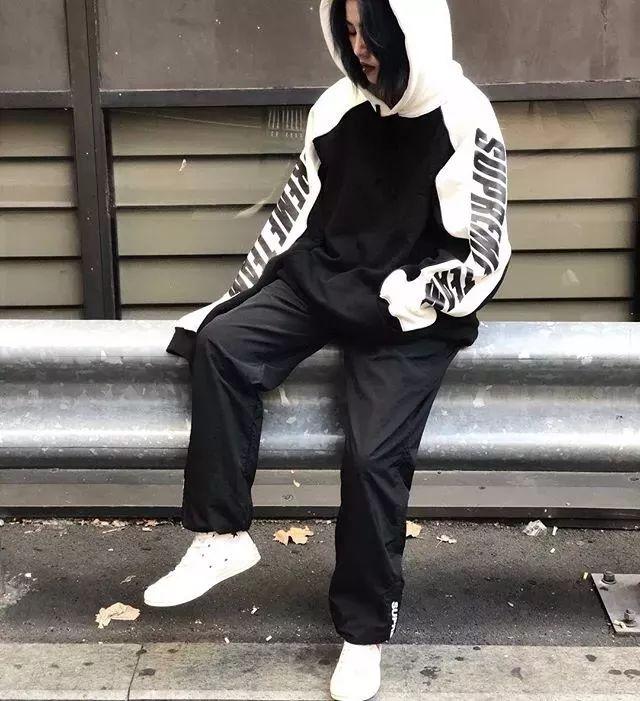 想骚还能买得起，开学这么穿让你告捷撩到学妹哦