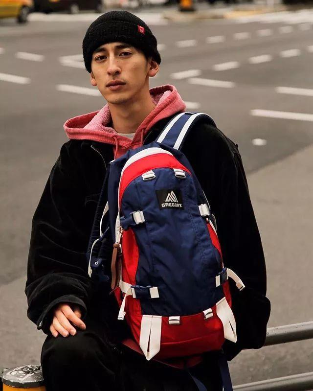 想骚还能买得起，开学这么穿让你告捷撩到学妹哦