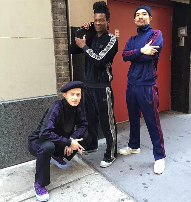 想骚还能买得起，开学这么穿让你告捷撩到学妹哦