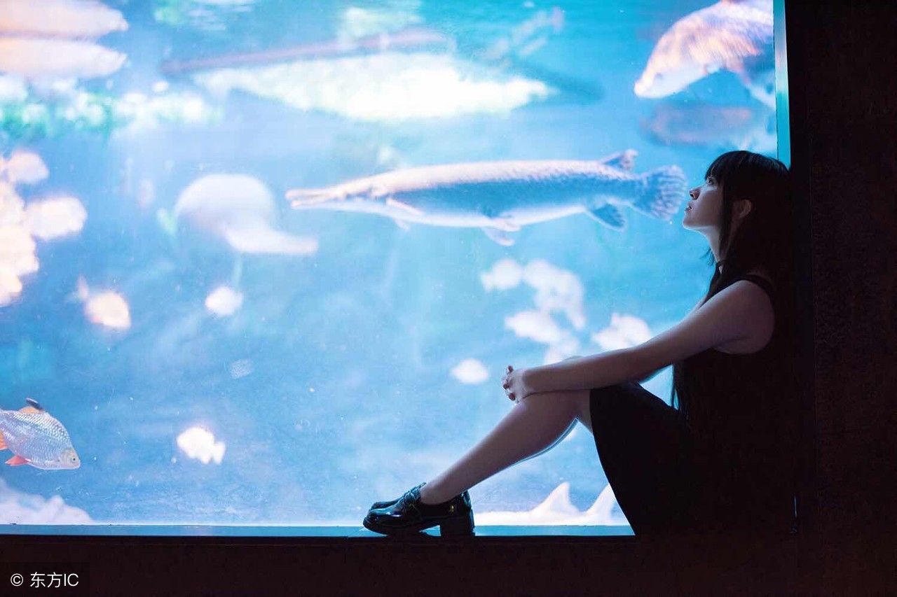 怀孕的村花被返城的对象甩了，她疯了，把刚刚出生的小男孩掐死了