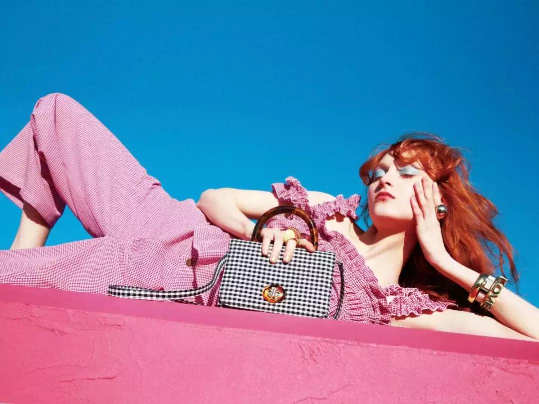 从裙子到套装,早春必备单鞋惊艳从头到脚