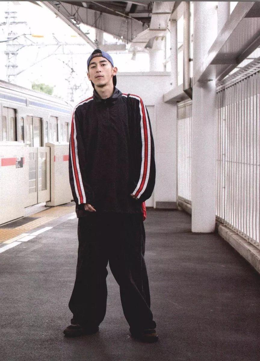 想骚还能买得起，开学这么穿让你告捷撩到学妹哦