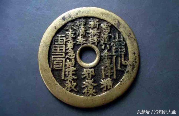 春节贴对联习俗的由来,春节挂灯笼的习俗由来