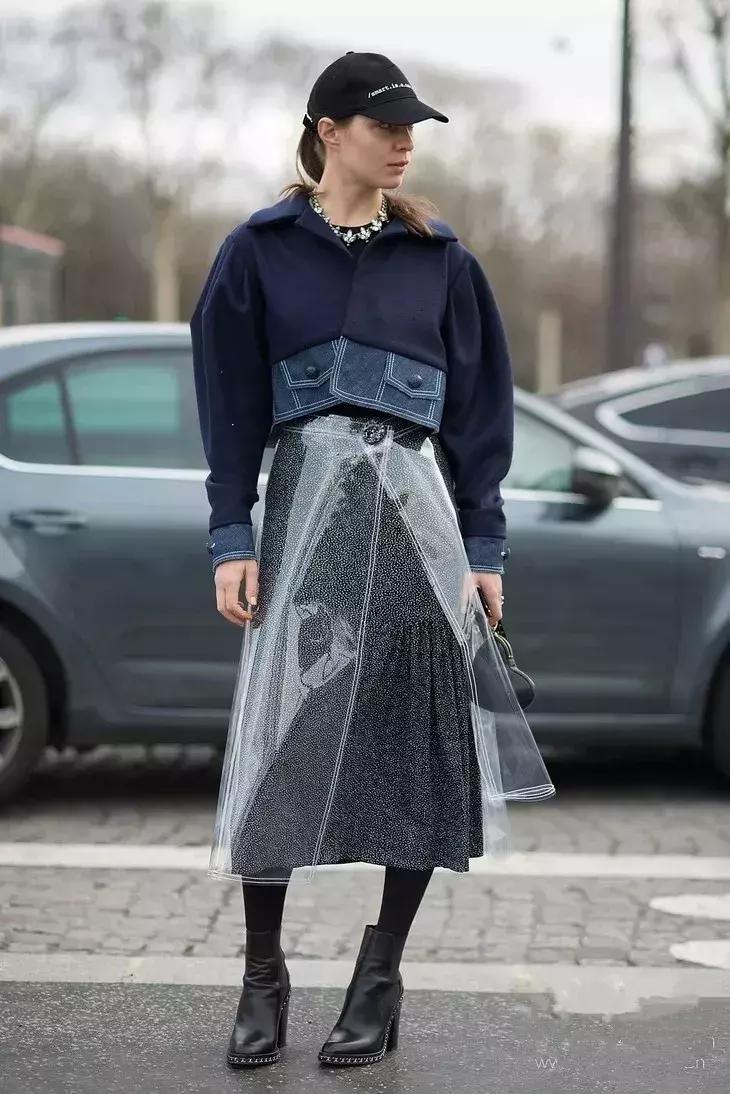 比塑料姐妹花更厉害的，是张韶涵身上这件塑料衣服！