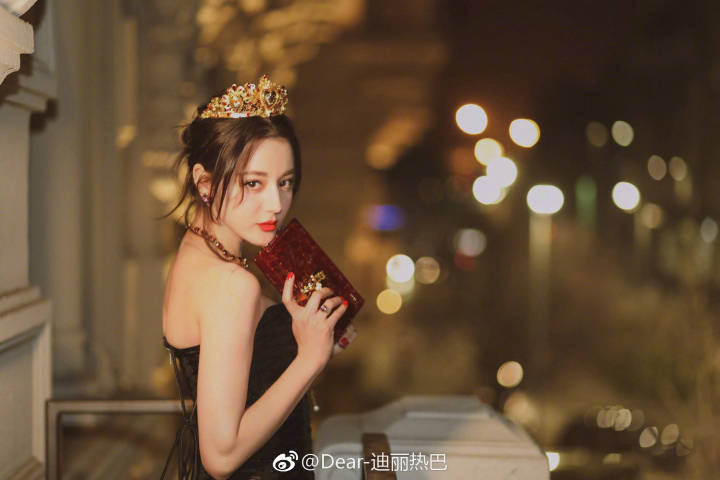 戴上王冠就是女皇,戴上皇冠我就是女王