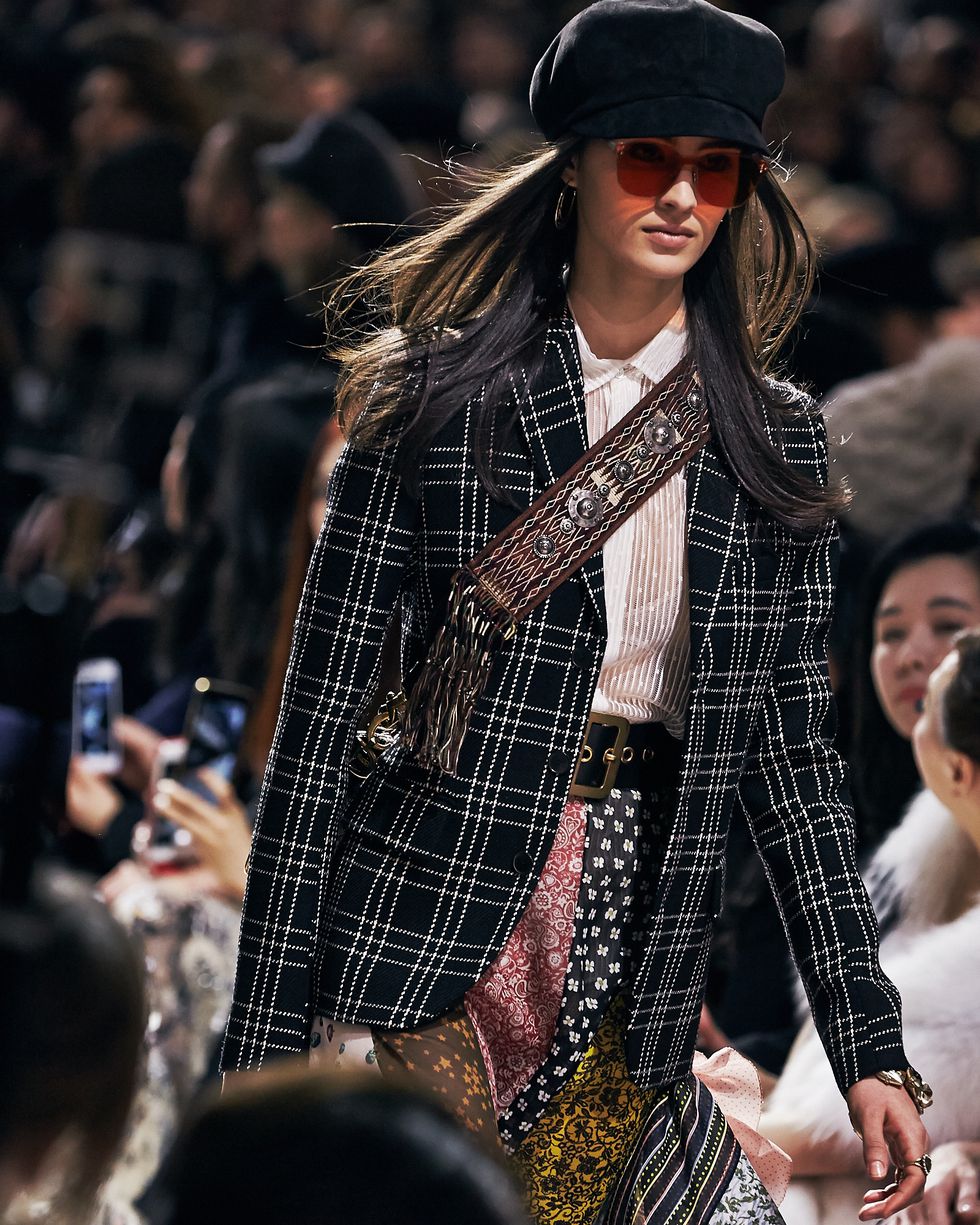 dior成衣秀经典,dior2018秋冬时装复古巴黎郊区