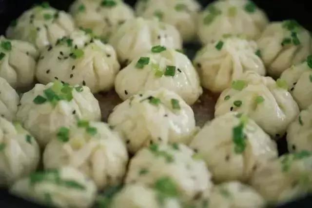 生煎包专用平底锅都能够做什么,用小电锅煎生煎包怎么做