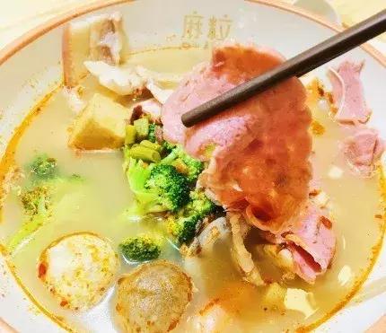 咖啡馆吃麻辣烫,咖啡馆里喝咖啡