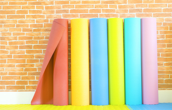 初学者合适用哪种类型的瑜伽垫,瑜伽垫怎么选新手如何选择瑜伽垫