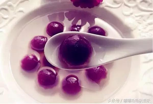 元宵节，送您一碗汤圆，祝生活甜甜蜜蜜！团团圆圆！