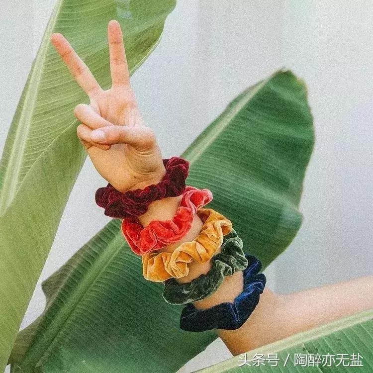 合适减龄少女心的发饰,80年代最流行的女士发饰