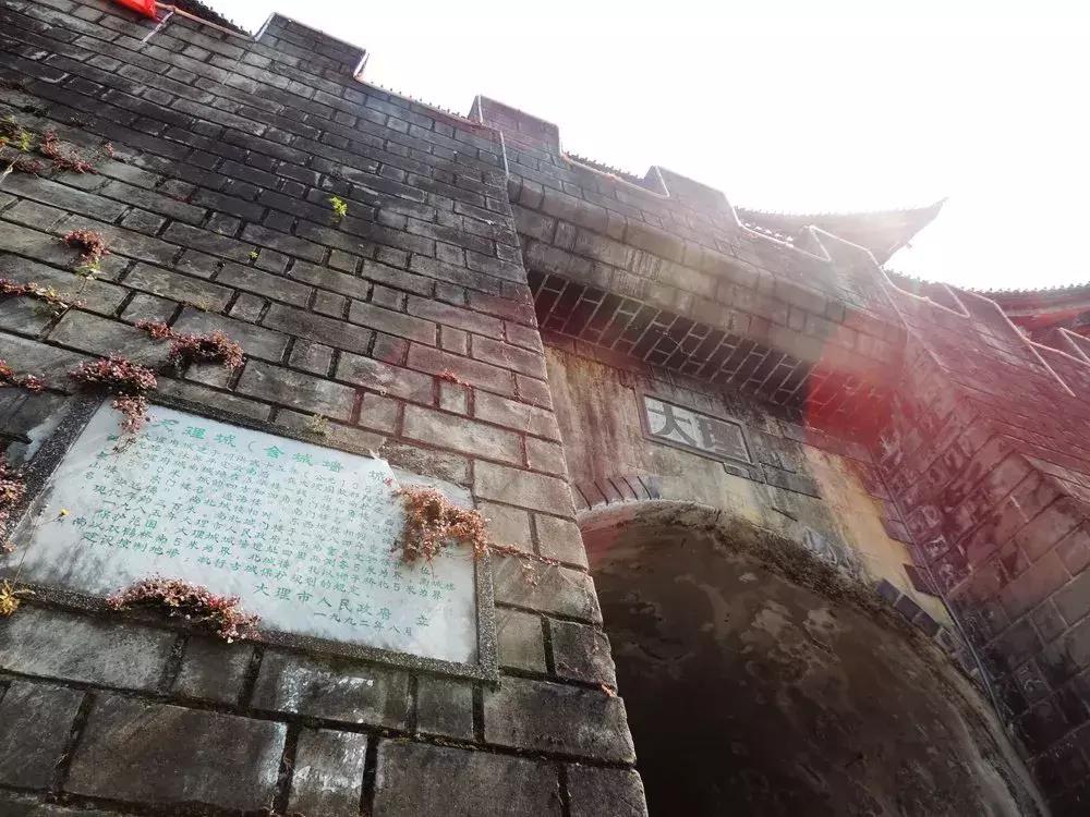 自驾游怎么穿越雪谷,自驾穿越雪地雾凇视频