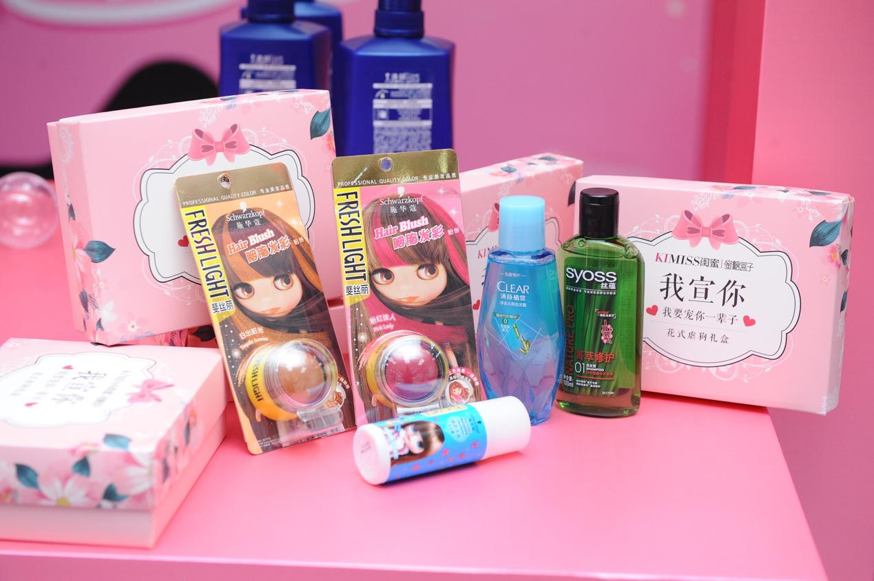 跨界high爆快闪店！来自天猫x大润发的专属女王黑科技PARTY