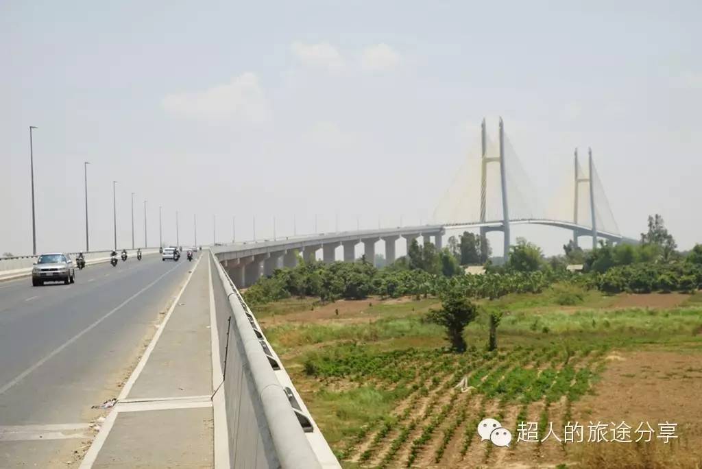 越南胡志明奥黛店,在胡志明街头偶遇穿奥黛的美女