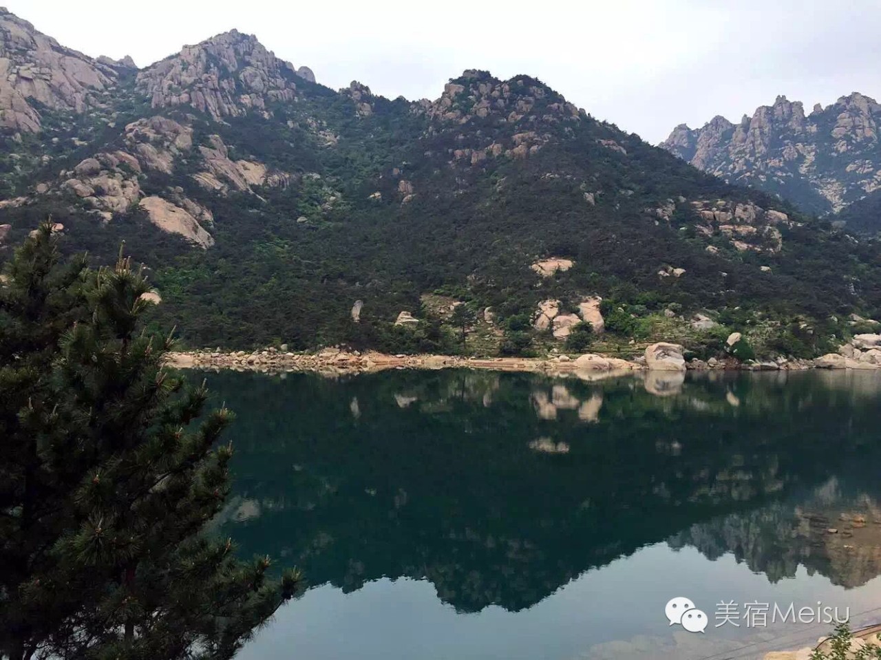 一家惊艳国牌度假界、一家美翻华北民宿圈，两种体验，看见最妩媚的青岛