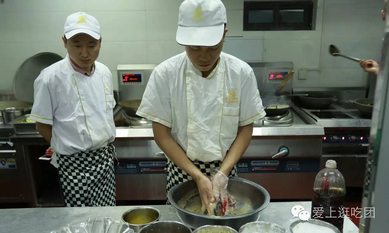 “熊掌与鱼不可兼得也”，但这晚石锅与鱼却兼得了~