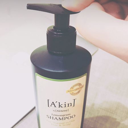 洗了之后一天都不油的洗发水,一天就出油是不是洗发水问题