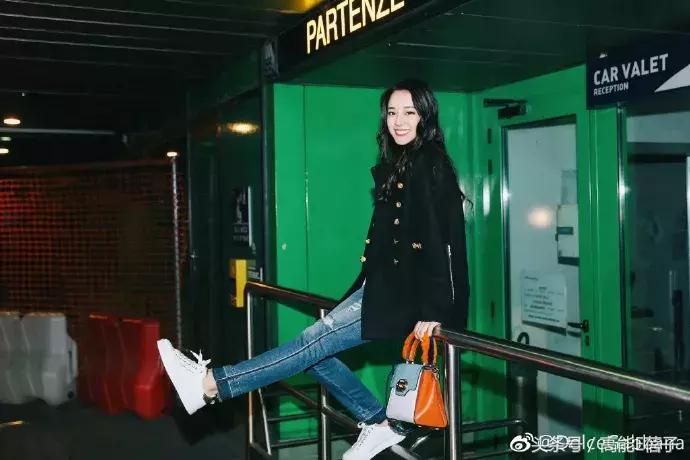 刘诗诗香奈儿包包同款,刘诗诗古力娜扎毛绒包