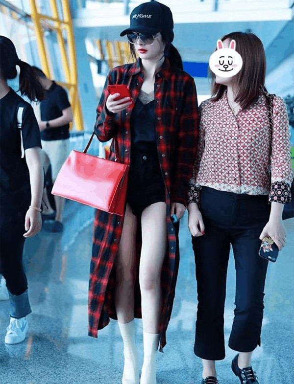 杨幂机场私服鞋,杨幂近期机场穿的鞋