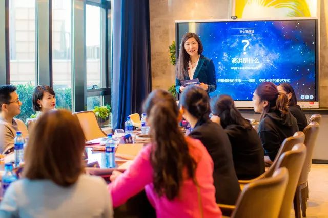 绌垮反瀹濊帀琛～鐨勫コ浜洪兘鏄粈涔堜汉,绌垮反瀹濊帀鐨勫コ浜洪兘鏄粈涔堜汉