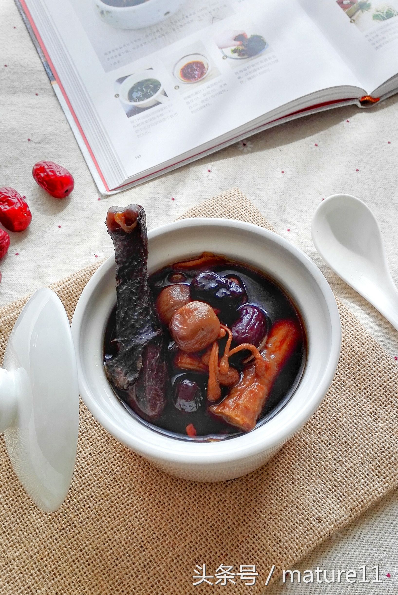 喝了让女人皮肤变好的养生汤,女人必喝的一碗补水养颜汤