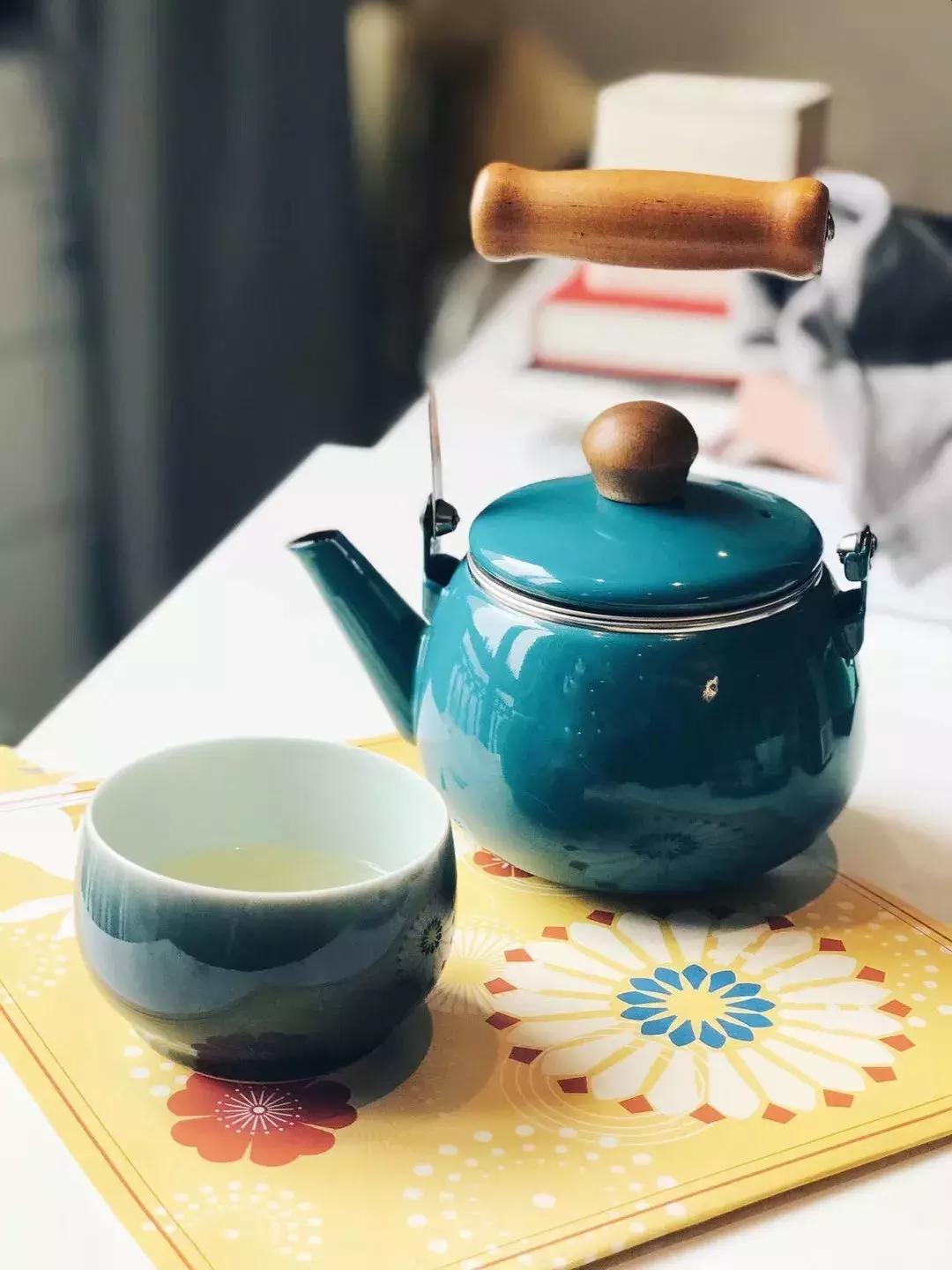 喝水一定要选择一个好杯子,选杯子颜色重要还是图案重要