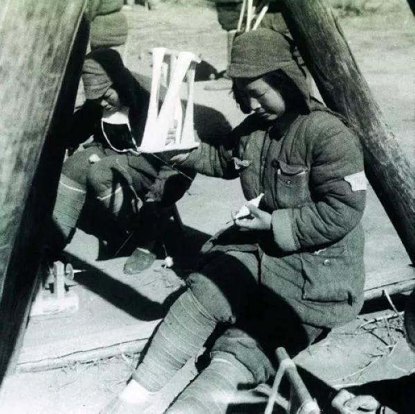 中国女兵历代军装发展,70年代的女兵服装