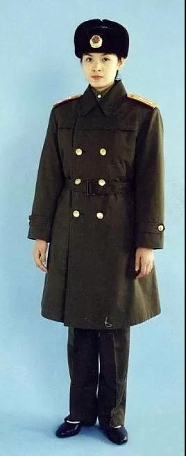 中国女兵历代军装发展,70年代的女兵服装