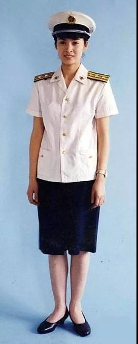 中国女兵历代军装发展,70年代的女兵服装
