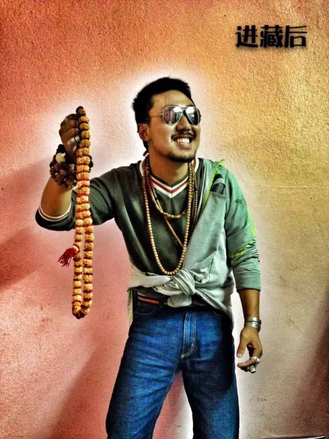 旅行叫他变沧桑，也叫他犯二，但还是死性不改