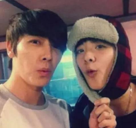 韩娱圈不是亲戚关系长相却胜似双胞胎的爱豆有哪些？