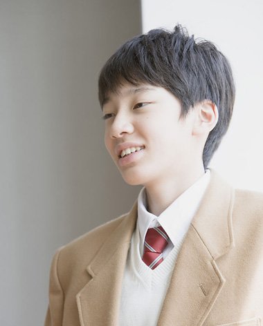 最流行学生男生的发型图片,发型男生碎发锅盖头
