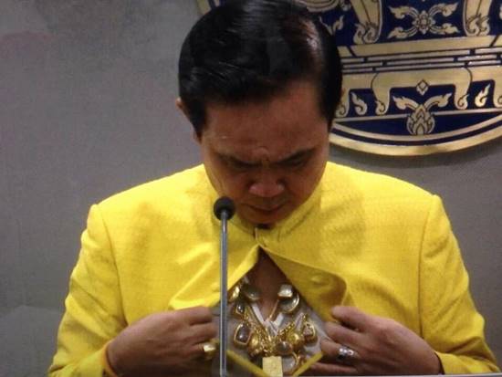 来见识一下，泰国总理巴育的贴身佛牌长什么样