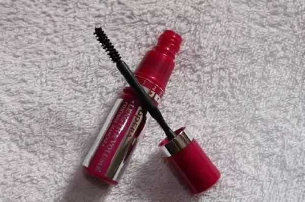 虽然当不成老干部的家属，但“睫毛精”的属性还是能够拥有哒！