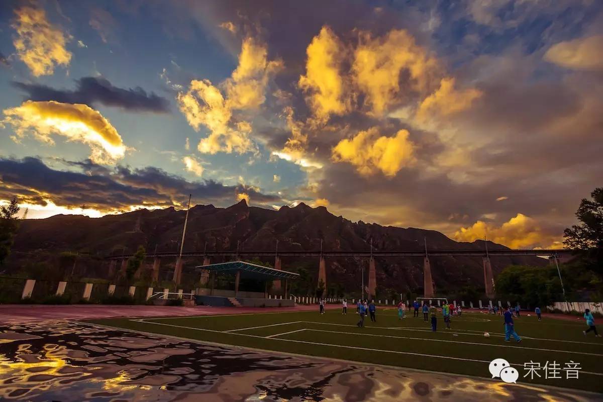 电影山里孩子踢足球,山里娃踢全国足球