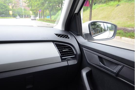 车内暴晒去异味需要多长时间,暴晒车内异味怎么去除