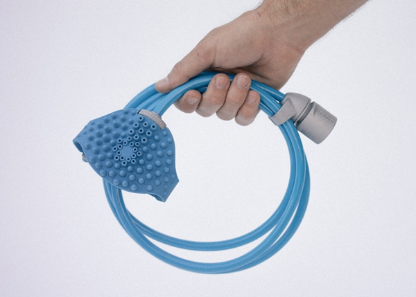 给狗狗洗澡用的淋浴,一次性手套戴上就能够给狗狗洗澡